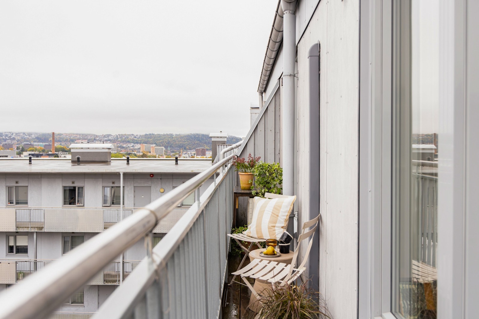 Fra stuen er det utgang til en balkong på ca. 6 kvm. Galleribilde