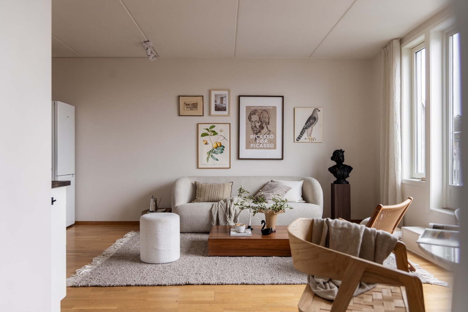 Innbydende stue med god utforming. Galleribilde