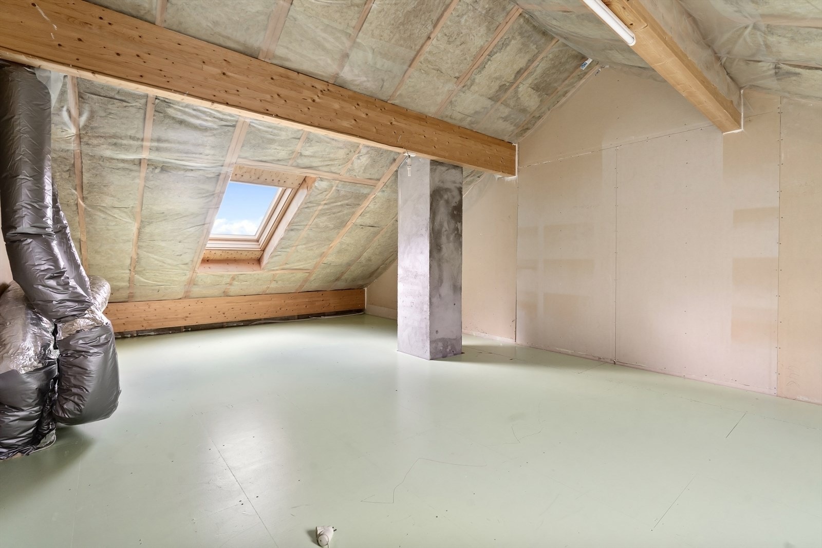 Uinnredet loft Galleribilde