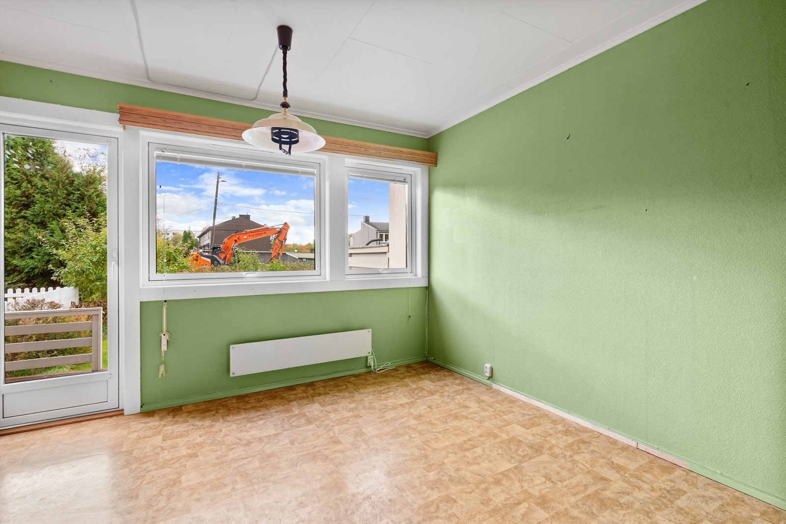 Hyggelig plass til spisebord på kjøkkenet. Galleribilde