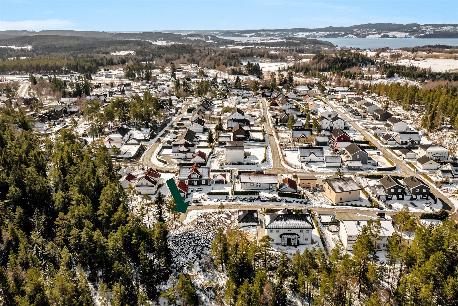 Regulert tomt med vann, kloakk, strøm og fiber klar til påkobling Galleribilde