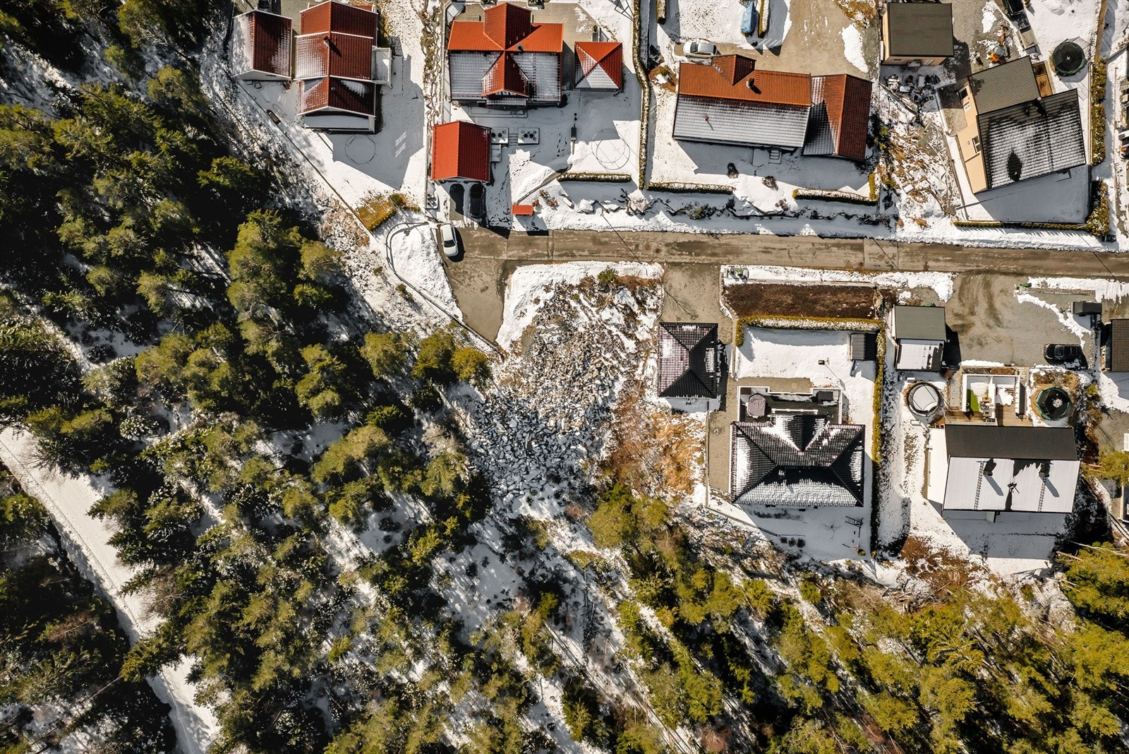 Tomten har en svært god intern beliggenhet - hjørnetomt! Galleribilde