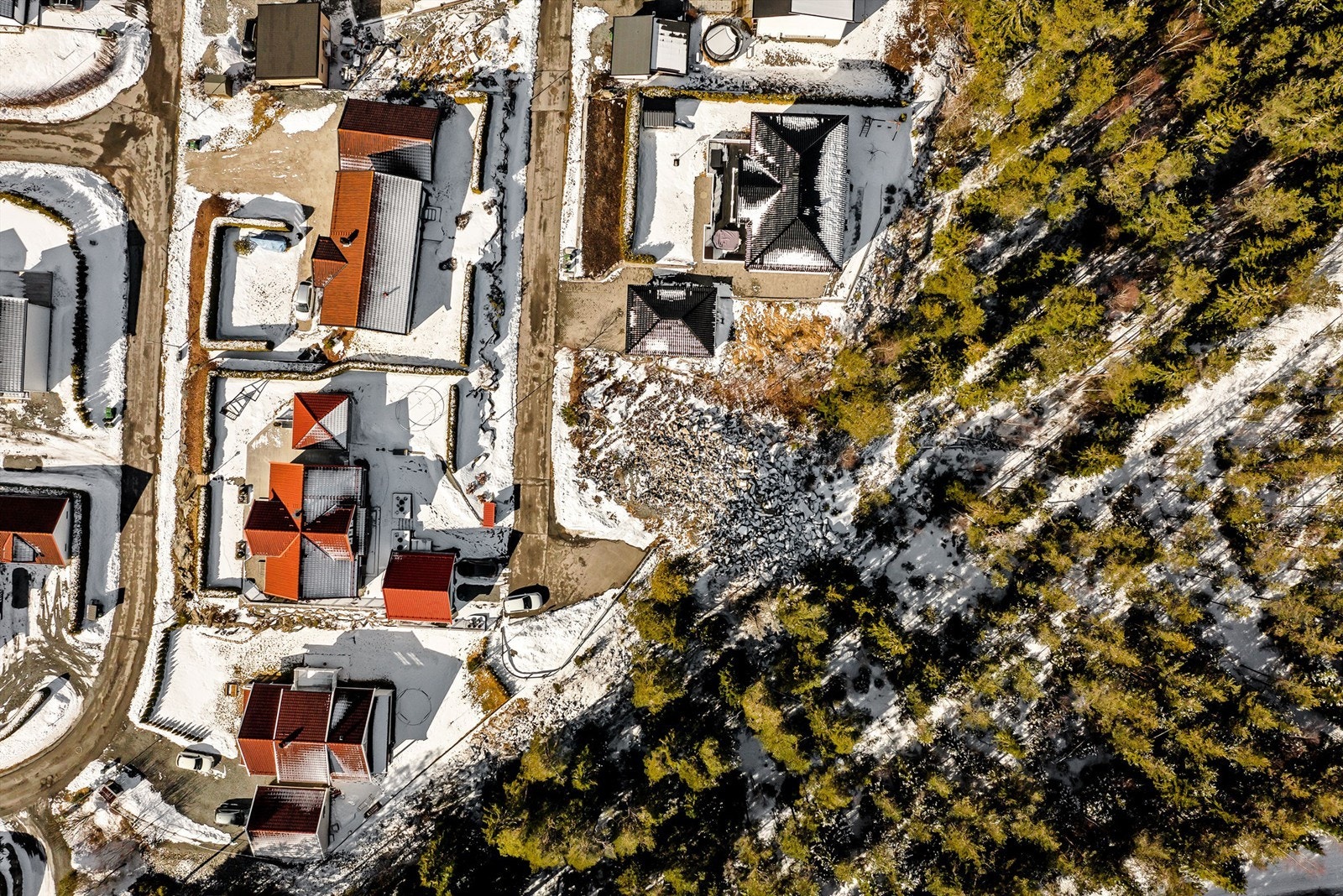 Tomten ligger i et veletablert og svært barnevennlig boligområde i Gan Galleribilde