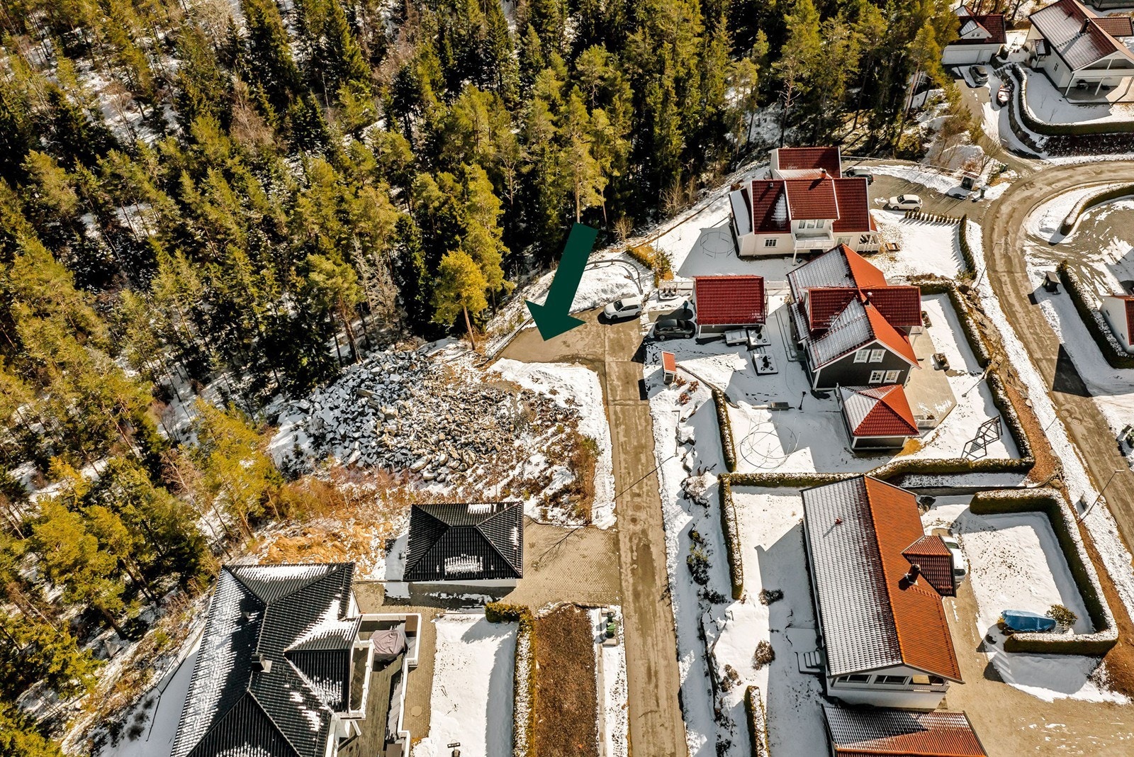Tomten ligger fint til i enden av en blindvei Galleribilde