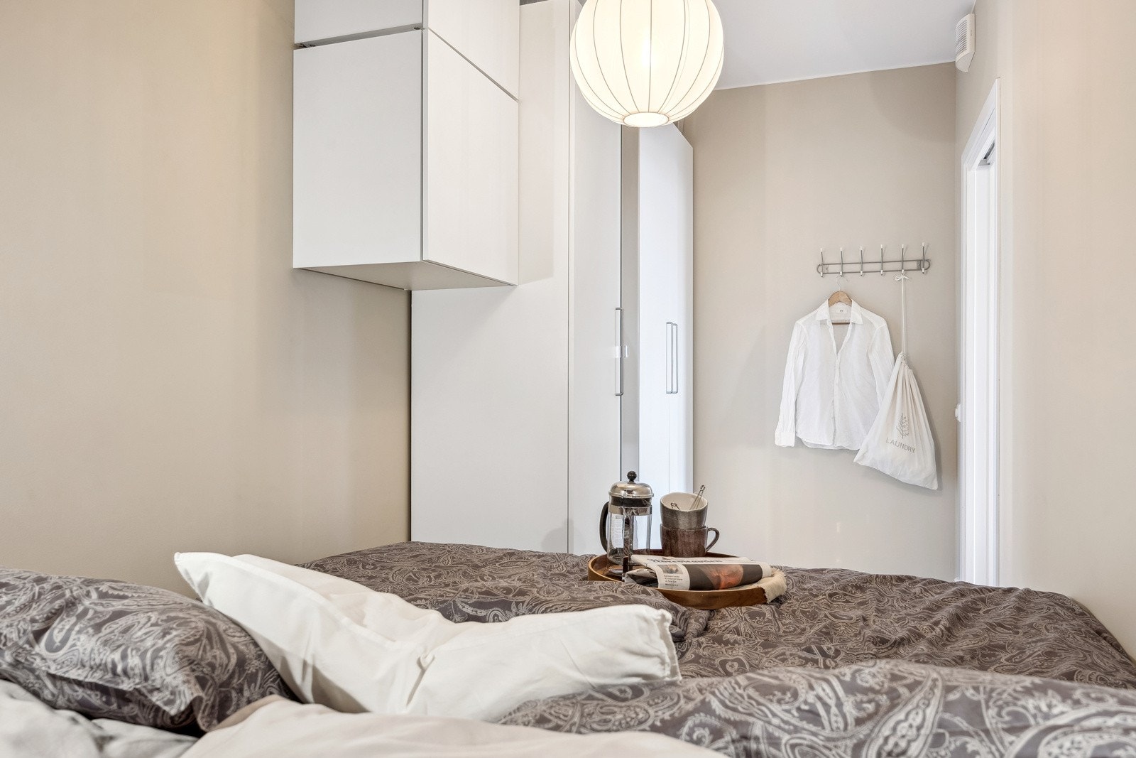 Soverommet er malt i moderne farger. Galleribilde