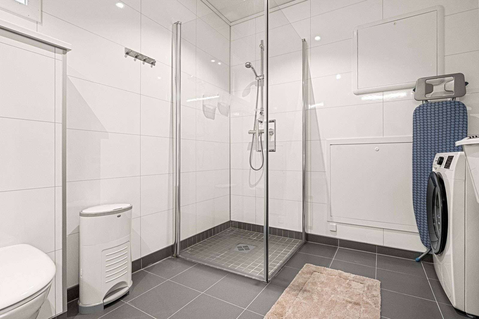 Badet har ei tidlaus innreiing Galleribilde