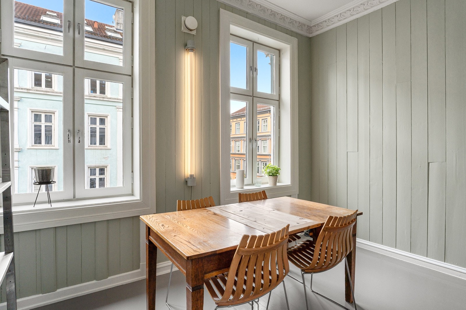 Her får du plass til et stort spisebord og ellers god plass til hyller m.m. Galleribilde