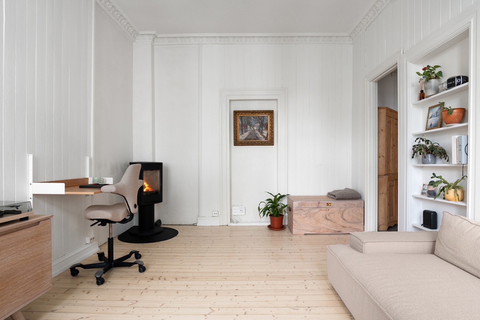 Du får godt med plass til hyller, kontor e.l. i stuen. Galleribilde
