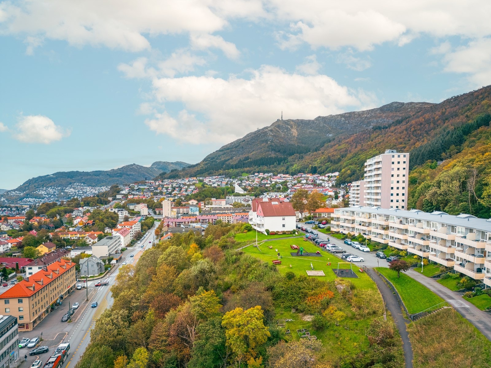 Det er kort avstand til Haukeland sykehus, Odontologen og Haraldsplass sykehus som rommer store arbeidsplasser. Galleribilde