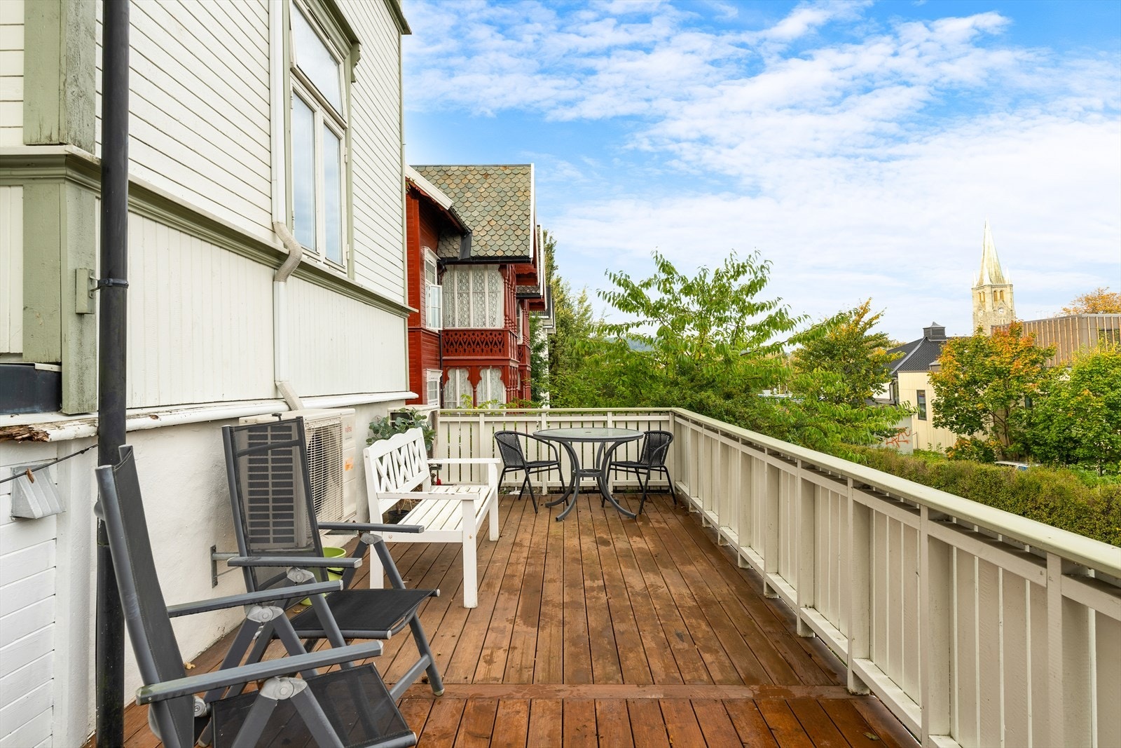 Fantastisk felles terrasse med solen store deler av dagen. Galleribilde