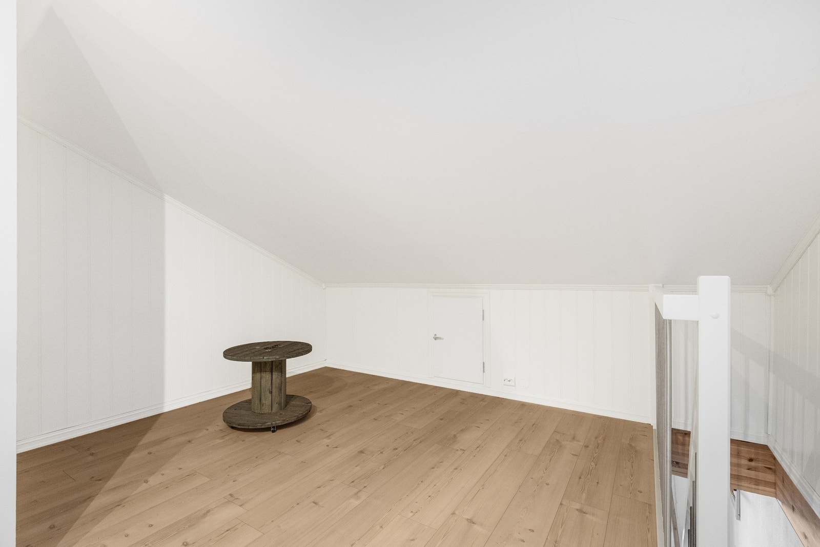 Tilgang til kneloft via loft. Galleribilde