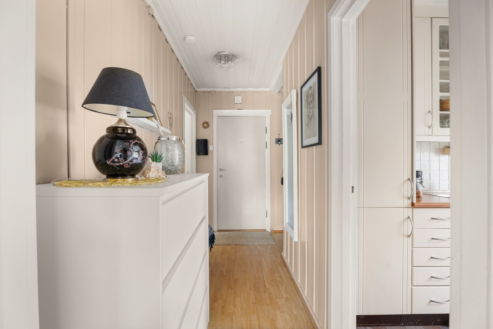 Velkommen inn i en koselig leilighet med stort potensial for de nye eierne. Galleribilde