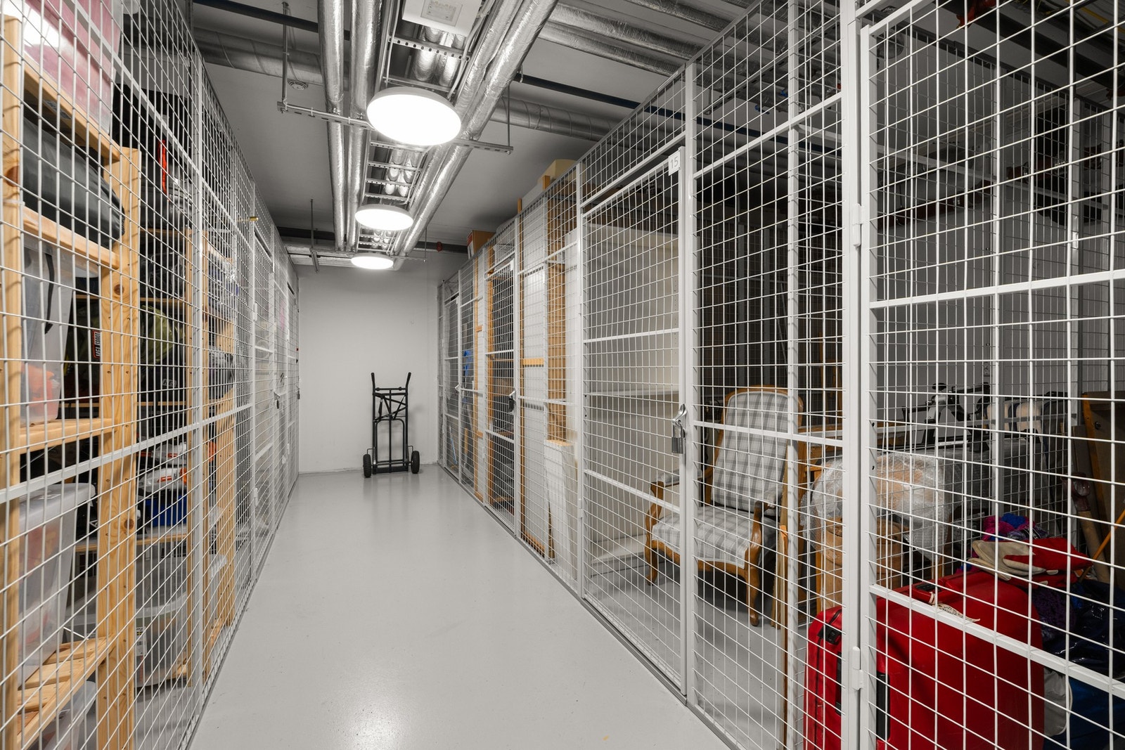 Kjellerbod. Galleribilde
