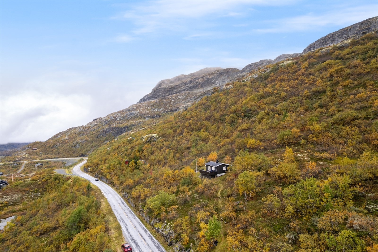 Er du på utkikk etter ei enkel hytte med lett tilkomst til flotte turmoglegheiter? Da passar denne perfekt for deg. Galleribilde