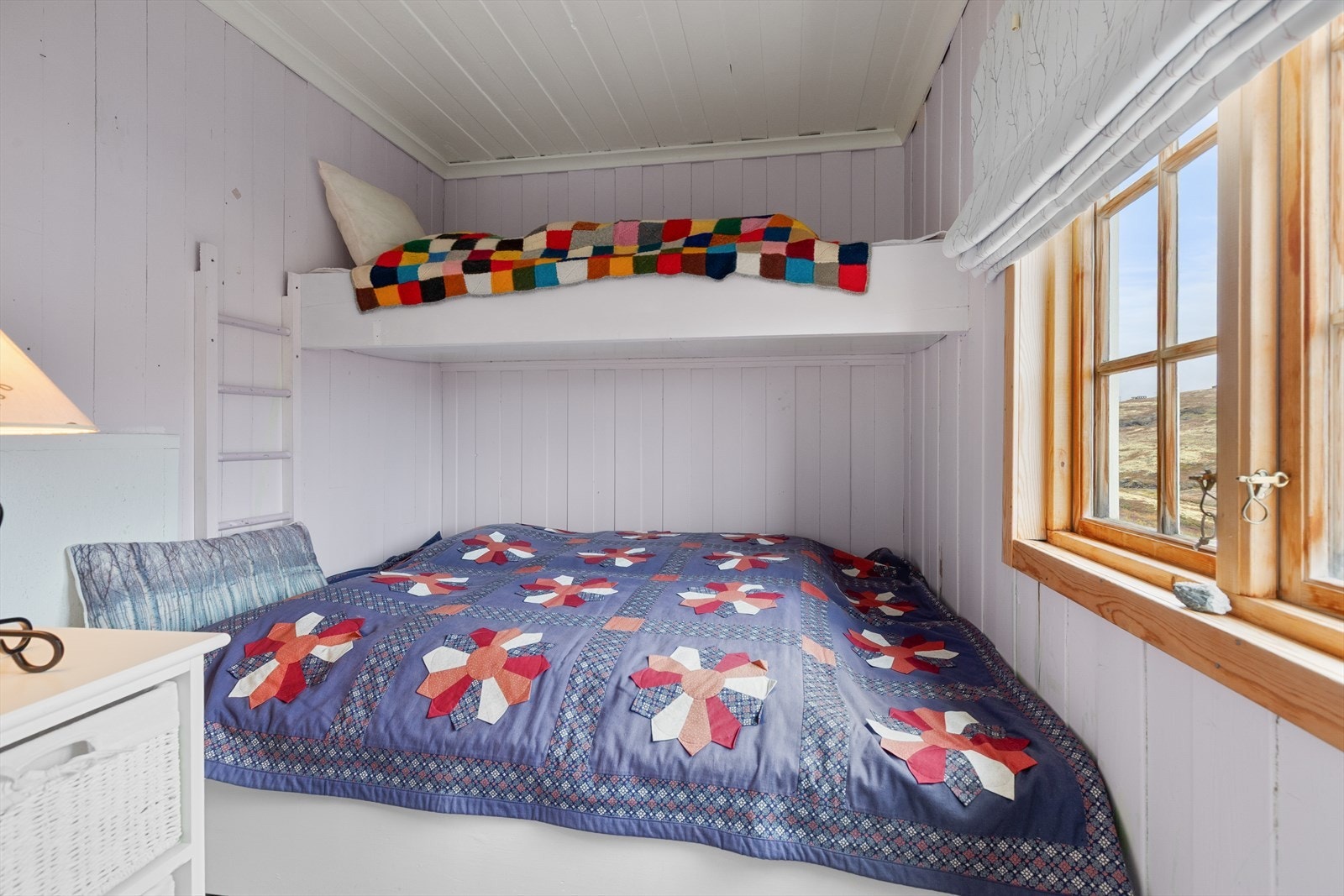 Soverom med sengeplassar i køyseng. Galleribilde