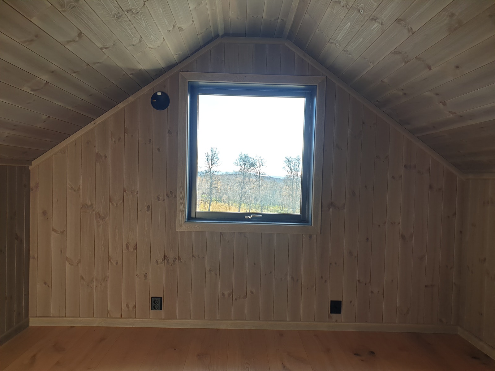 To store soverom på plan 2. I hver sin ende av loftstue. Galleribilde