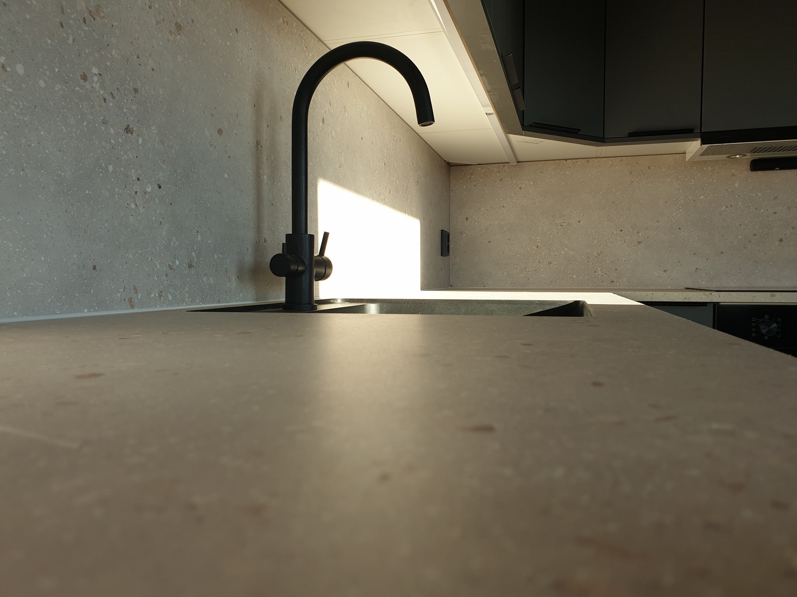 Sort utførelse på kraner. Galleribilde