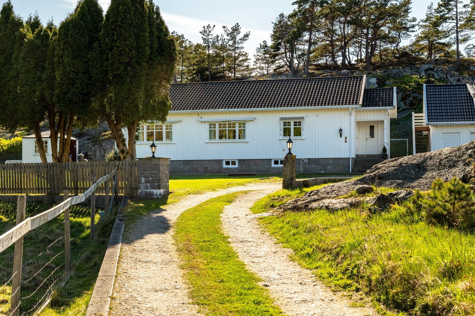 Det finnes steder som får skuldrene til å senke seg idet du svinger inn porten. Botneveien 178 er et slikt sted. Galleribilde