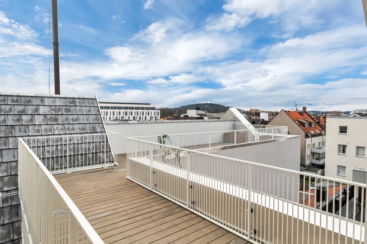 Nydelig utsikt over hele byen fra den felles takterrassen Galleribilde