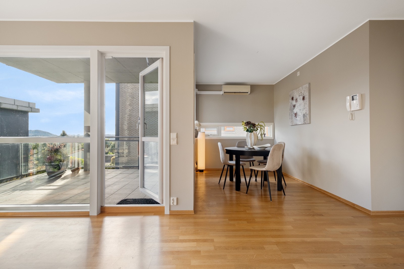 Mulighet for liten spisestue, perfekt når man har middagsgjester. Galleribilde