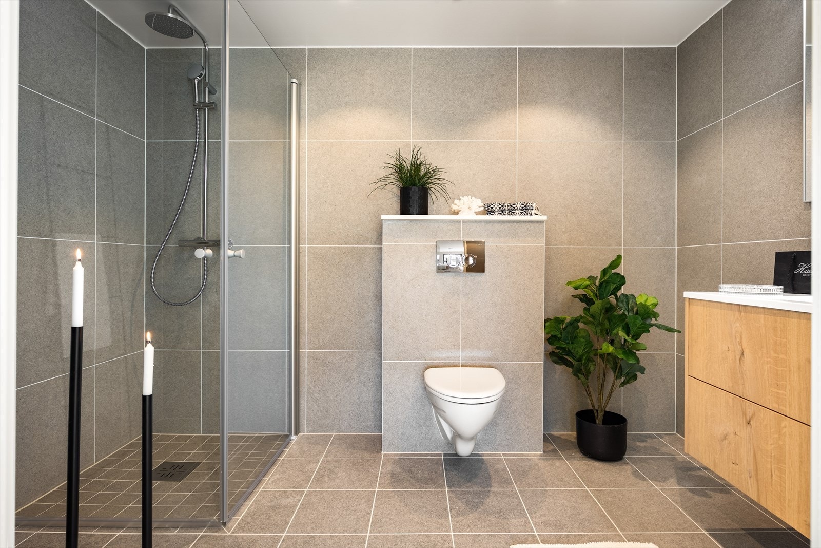 Eget, delikat bad med adkomst fra hovedsoverommet. Galleribilde