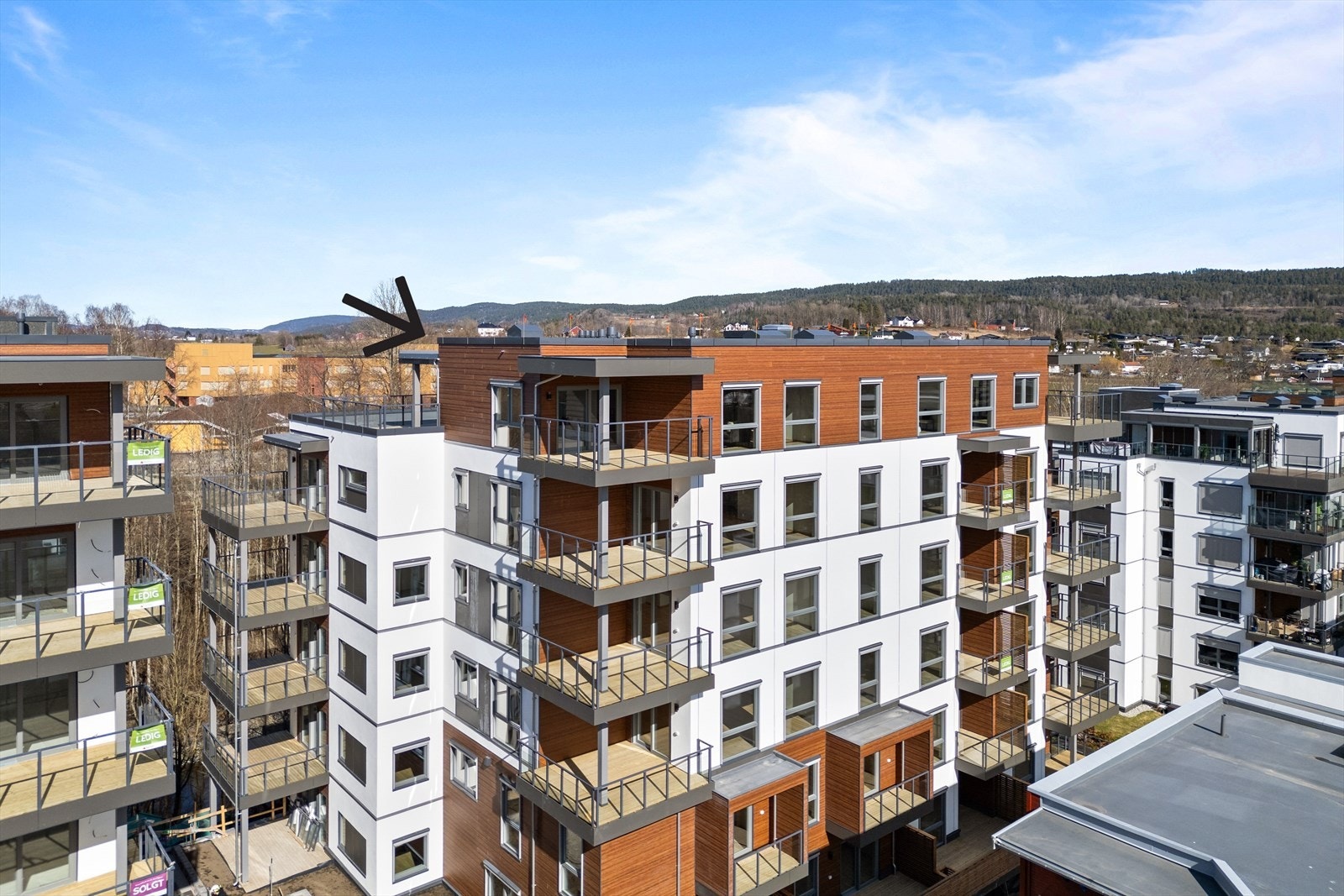 Stor selveierleilighet på toppen med 2 solrike balkonger. Galleribilde