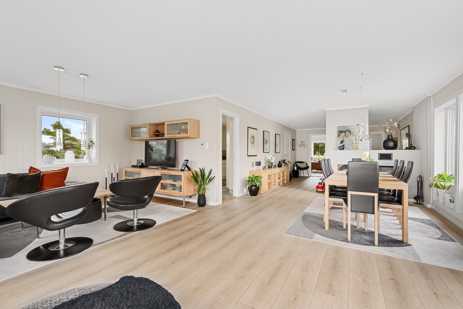 Stue/spisestue med utgang til terrassen