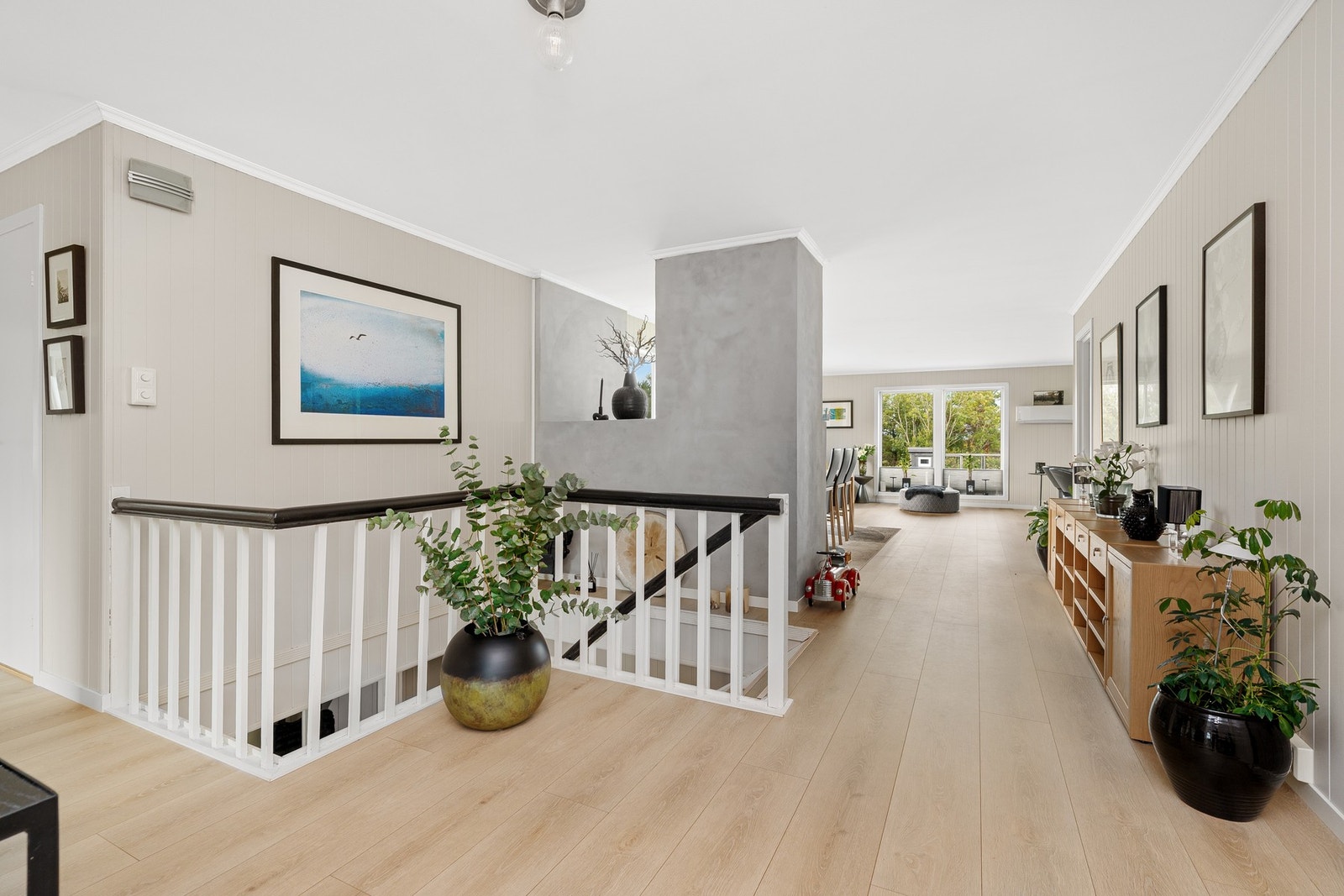 Trapp opp fra u.etg. og inn mot stua