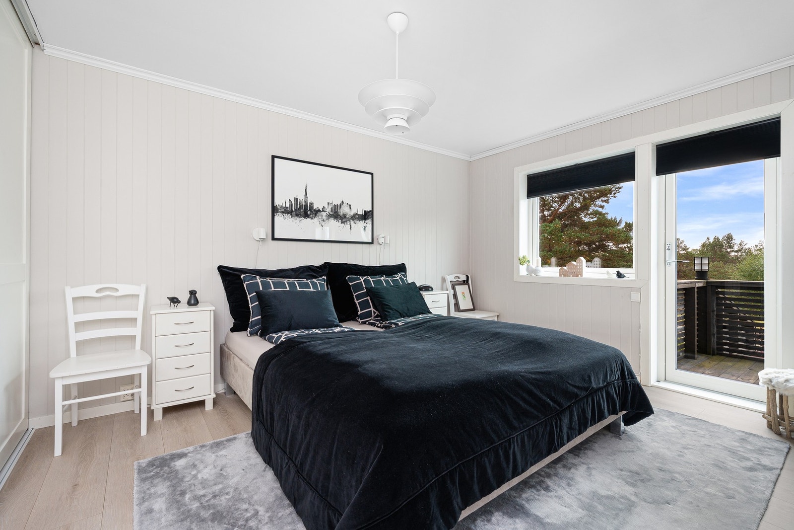 Soverom 1 med utgang til terrasse