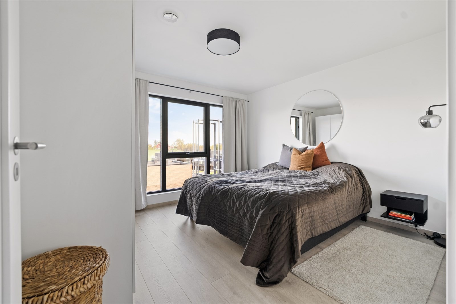 Hovedsoverommet i 2 etasje med garderobeløsning. Galleribilde