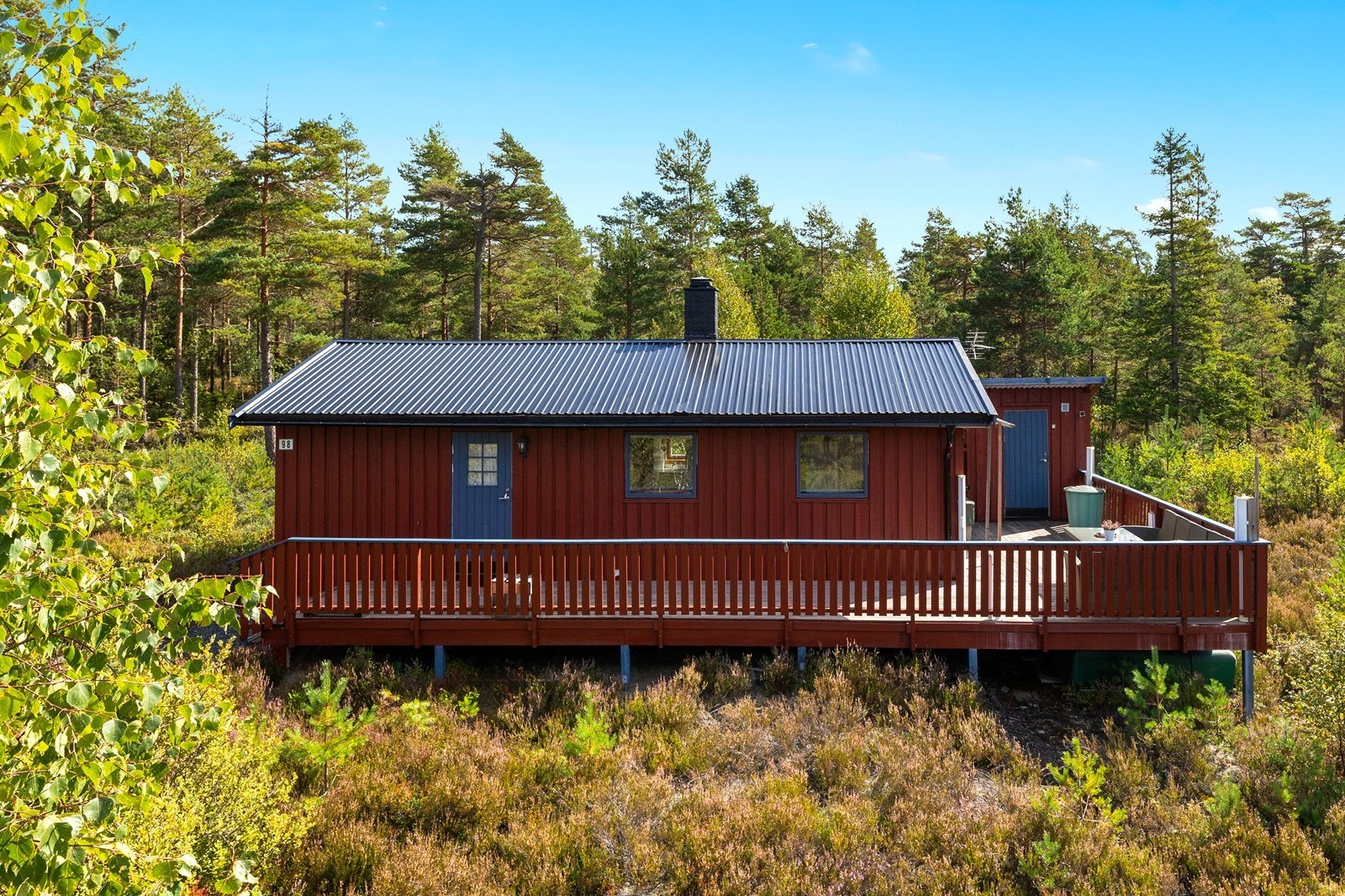 Stor, eiet tomt på 2,7 mål med gode solforhold. Galleribilde