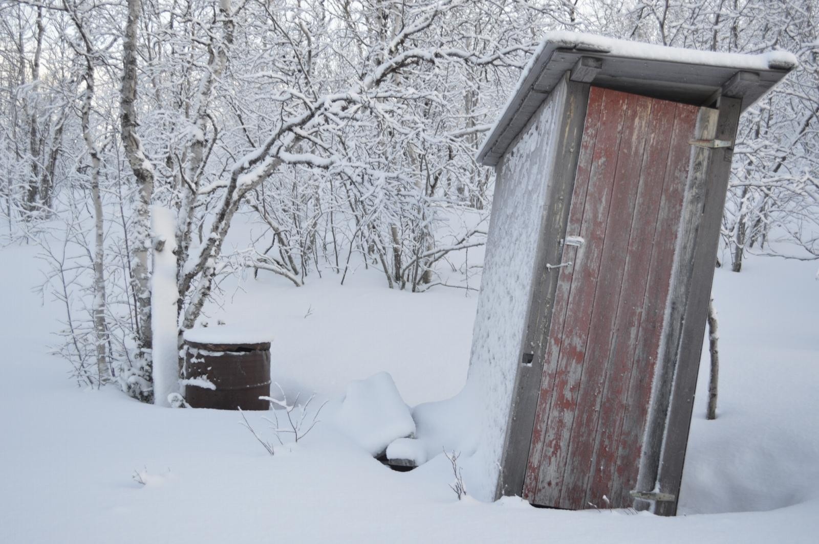 Utedoen er skjev Galleribilde