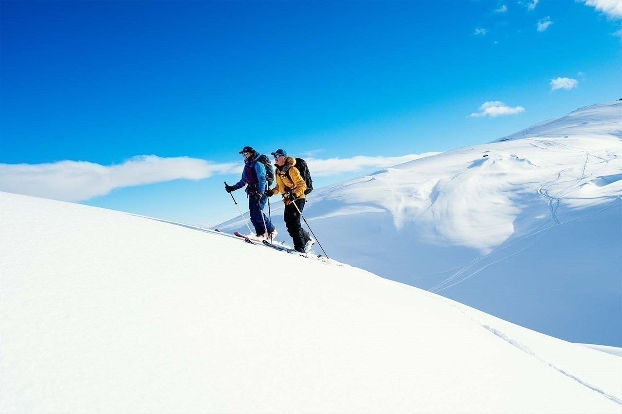 Flott topptur terreng utenfor hytta Galleribilde