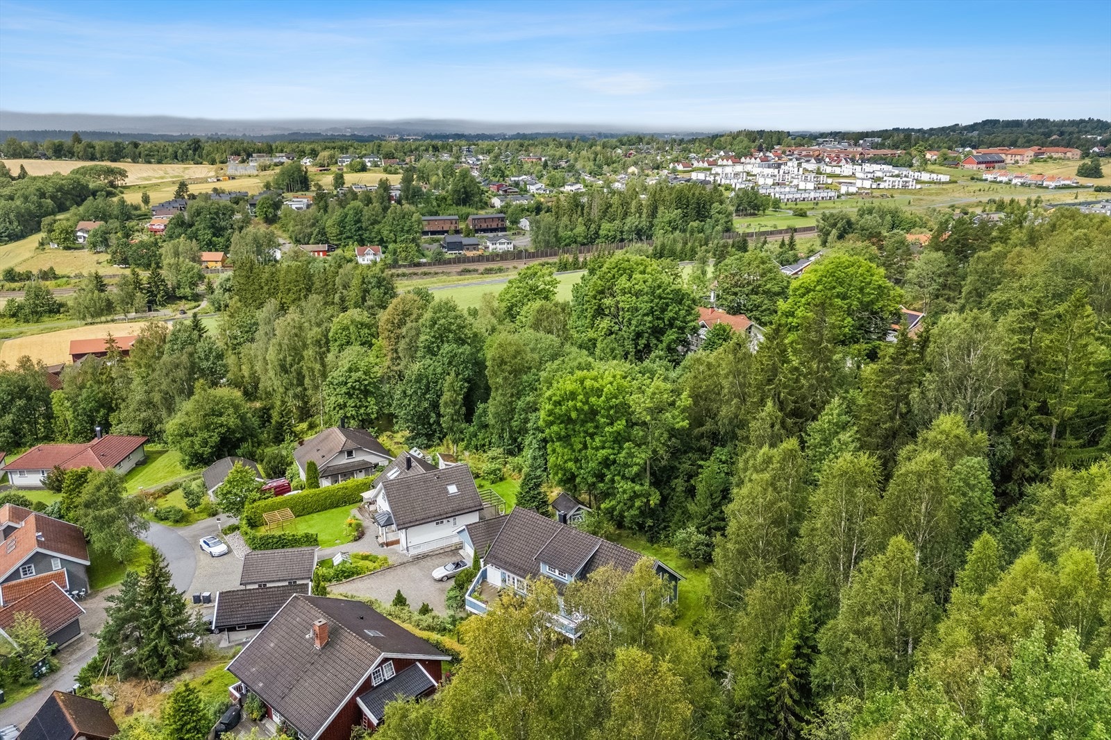 Det er også kort vei til alt du skulle trenge i hverdagen. Det er gang og sykkelvei til Ås sentrum. Galleribilde