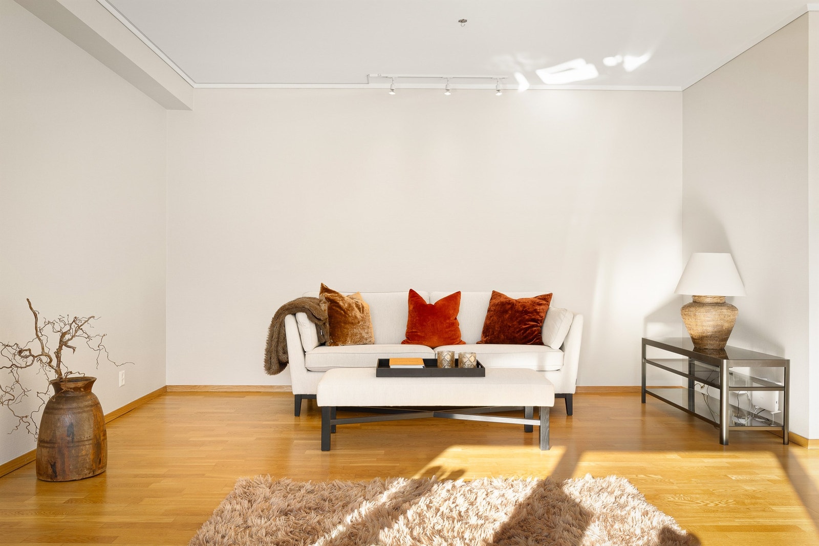 Veggflater i leiligheten er nylig malt. Galleribilde