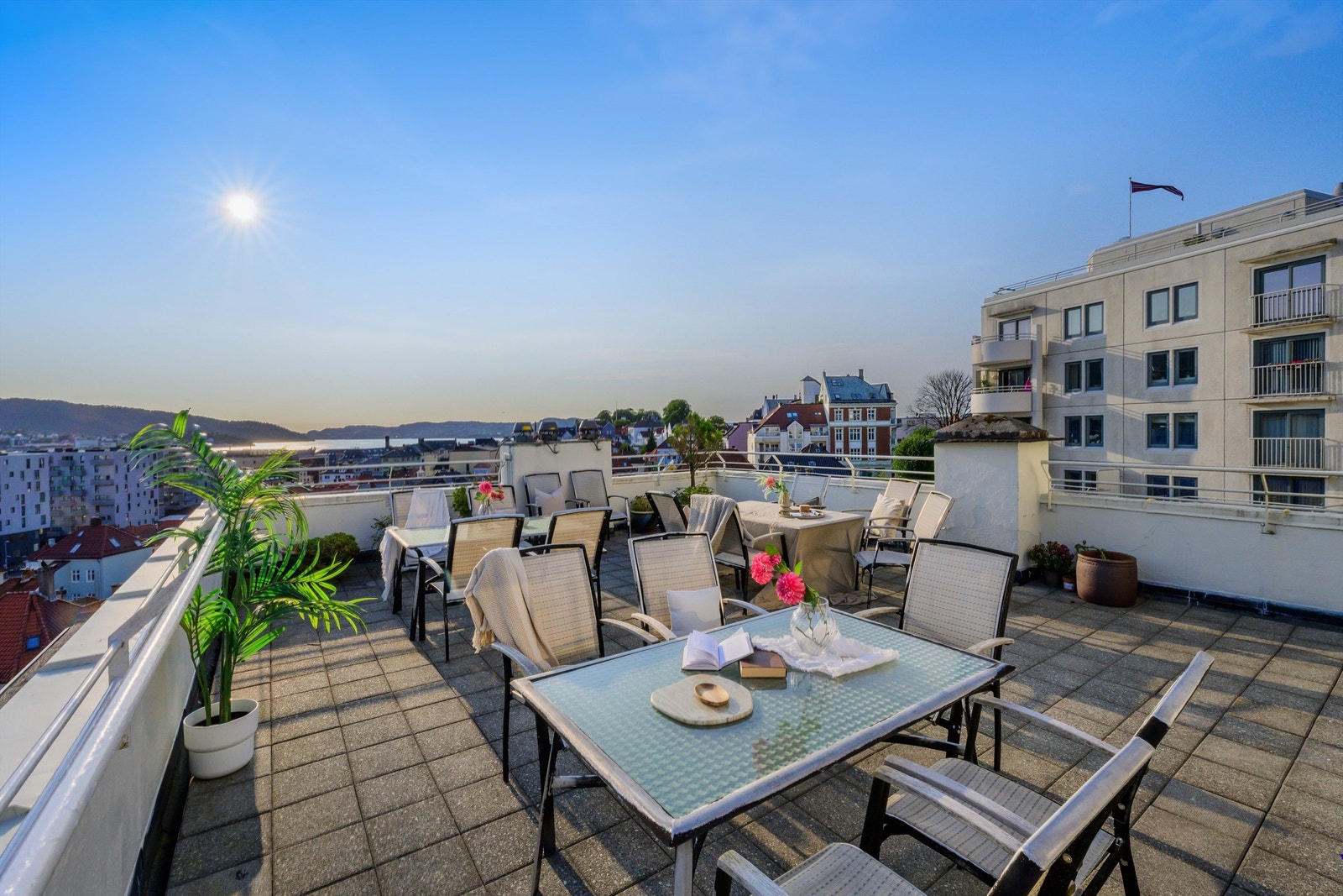 Bildet av takterrassen og fasader er fra tidligere salg i bygget for ett år siden Galleribilde