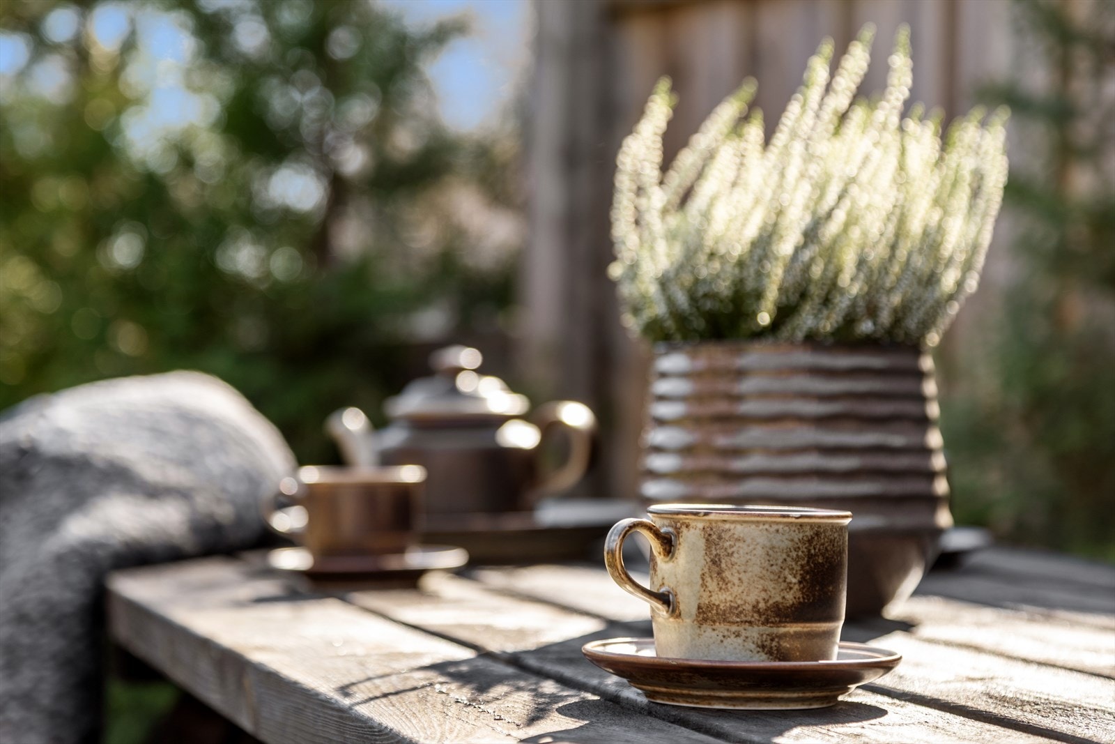 Detaljene som skaper den gode følelsen - hagen innbyr til avslappende øyeblikk. Galleribilde