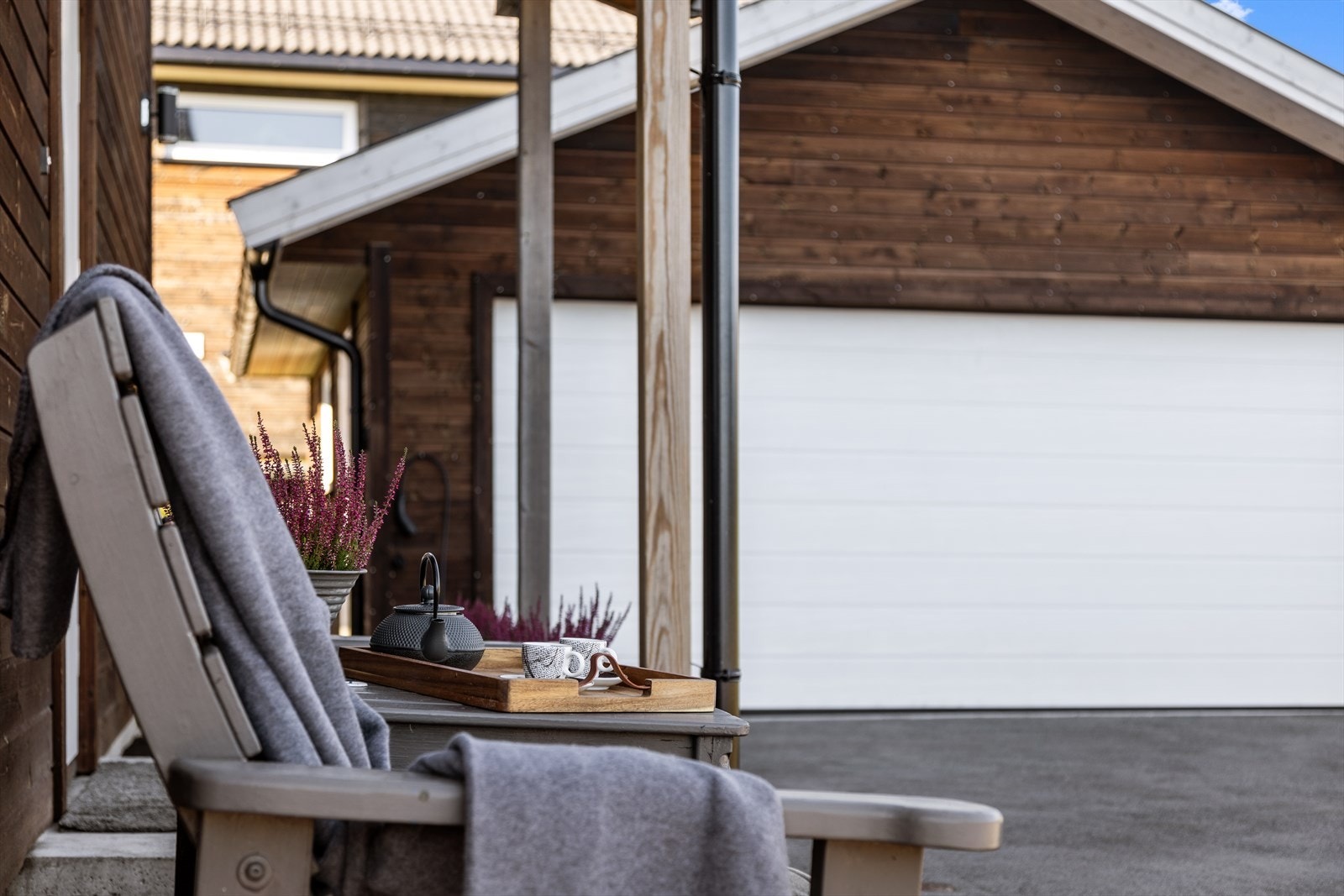 Velkommen hjem - med mulighet for en pust i bakken rett utenfor døren. Galleribilde