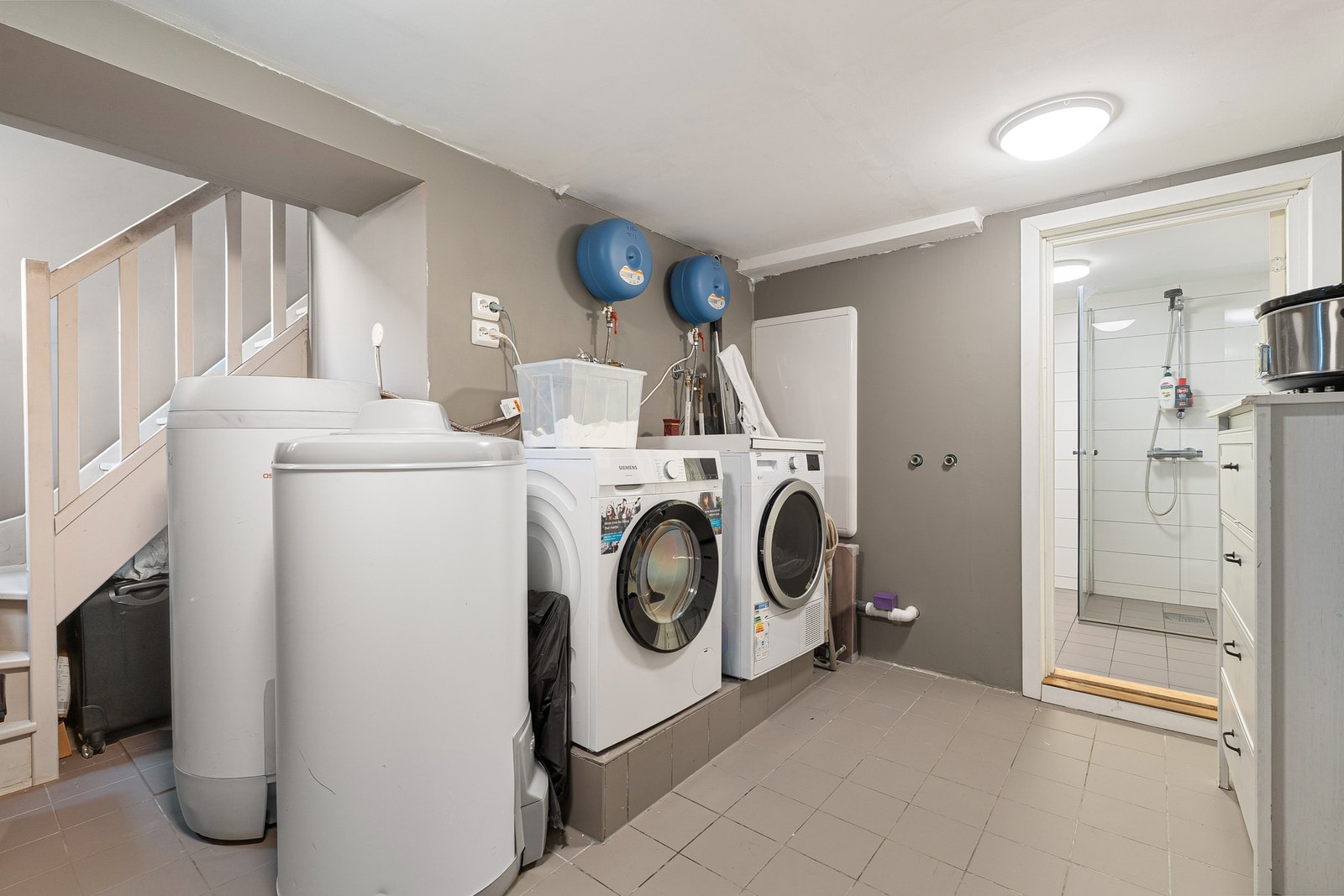 Praktisk vaskerom i kjeller. Galleribilde