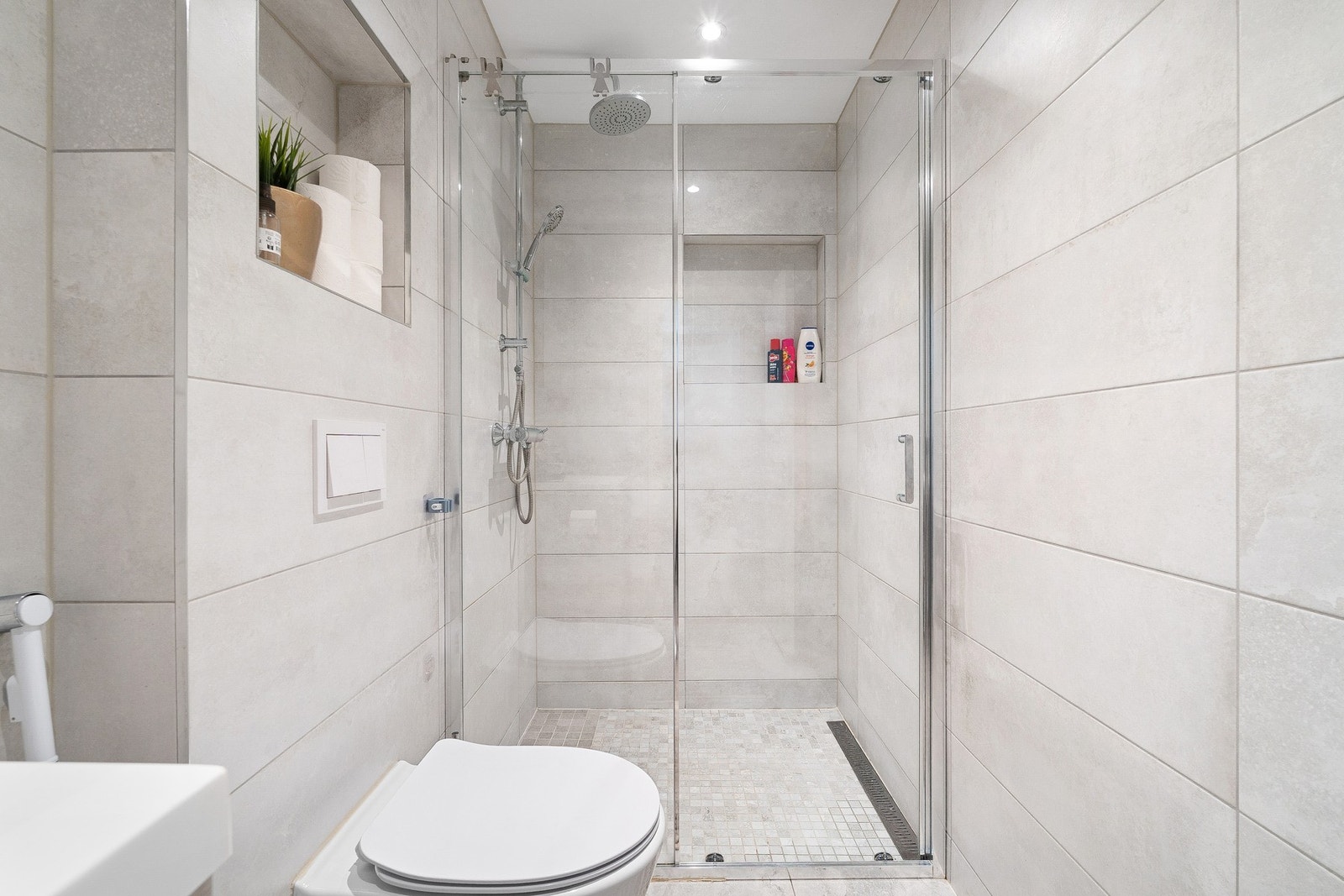 Delikat flislagt bad i 1.etg. Galleribilde