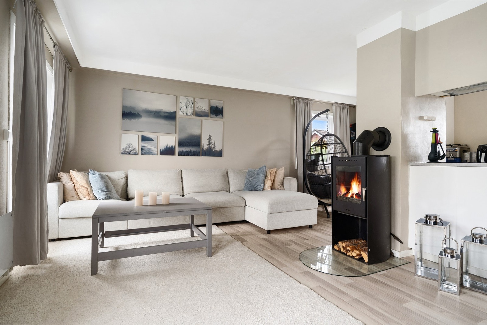 Fra stuen er det utgang til en flott veranda. Galleribilde