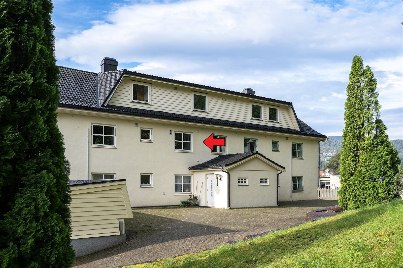 Leiligheten ligger i 2. etasje Galleribilde