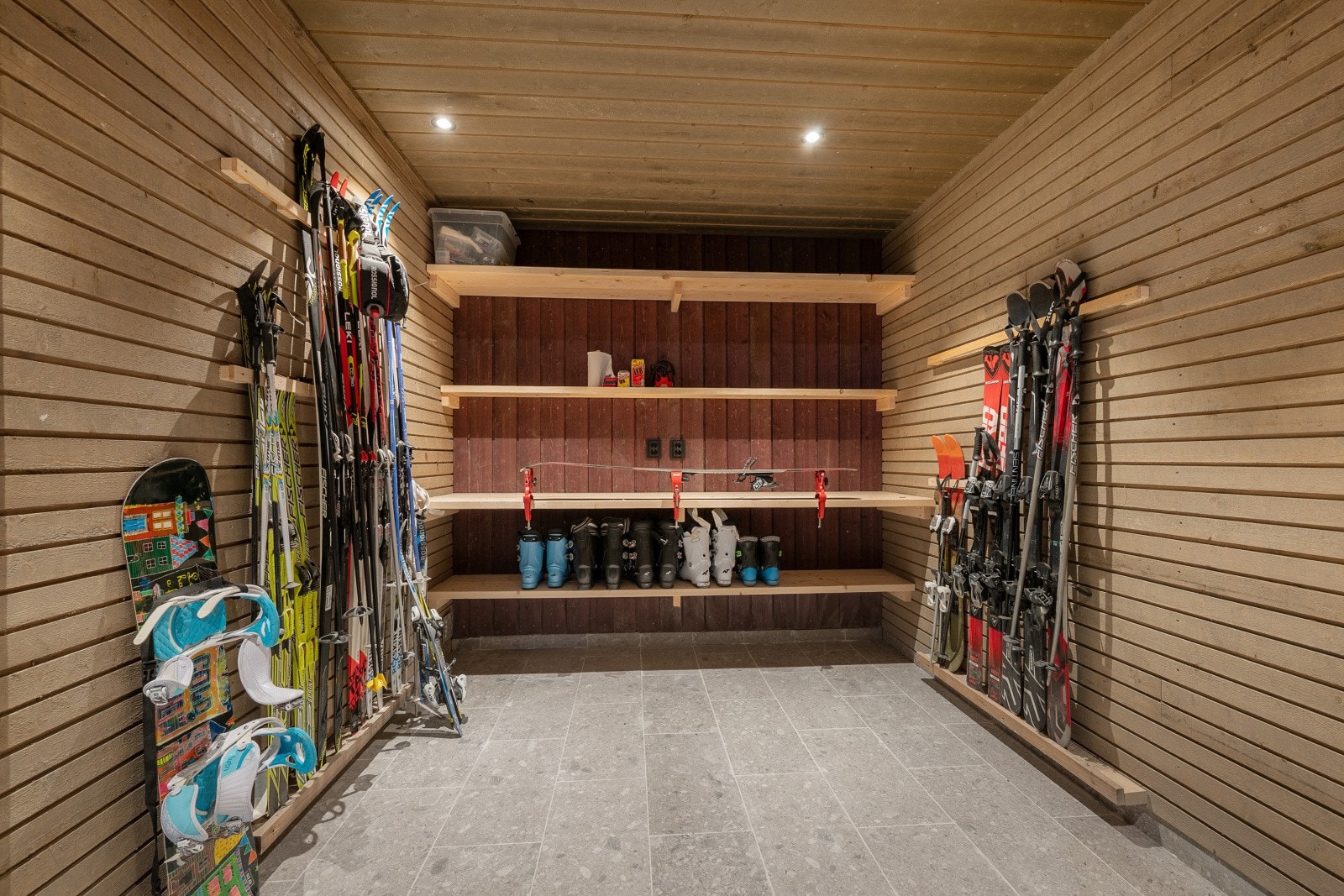 Bodareal i garasje. Galleribilde