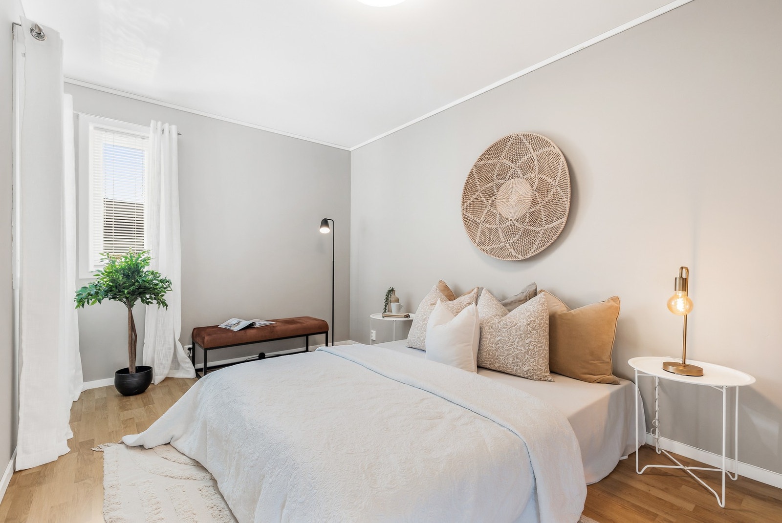 Hovedsoverommet er meget romslig med egen walk-in / bodplass Galleribilde