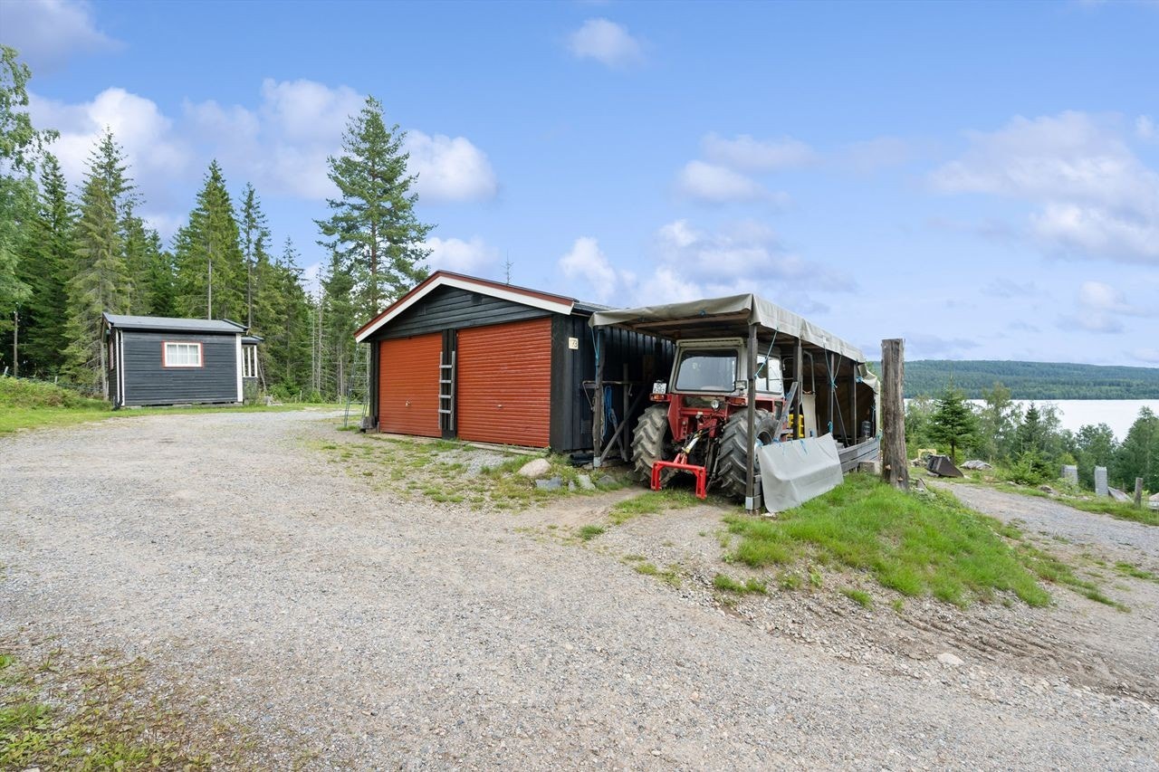 Garasjebygg på Utenga Galleribilde