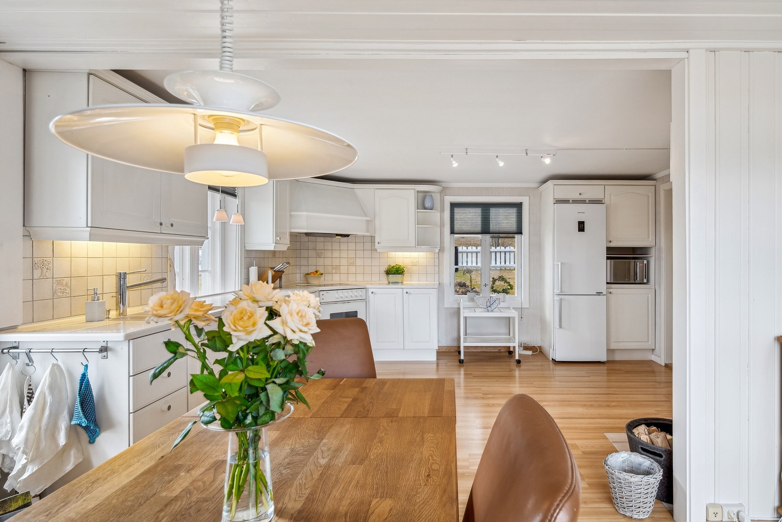 Kjøkken med spiseplass Galleribilde