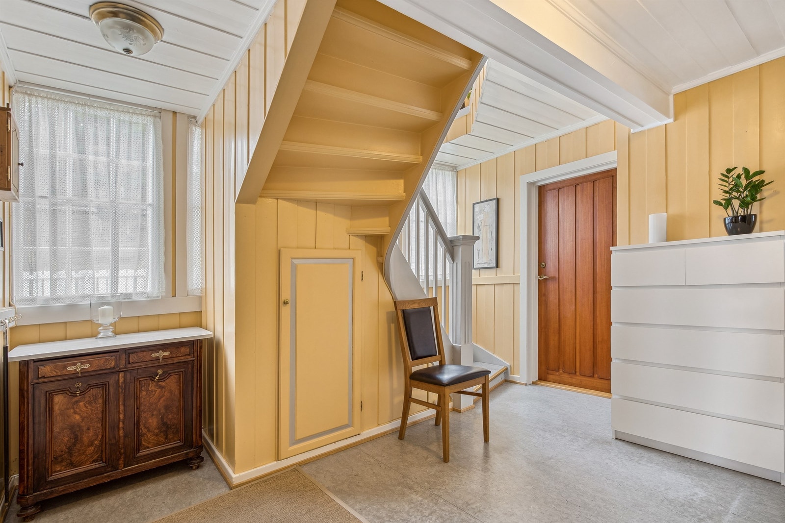 Trappegang 1. etg. Galleribilde