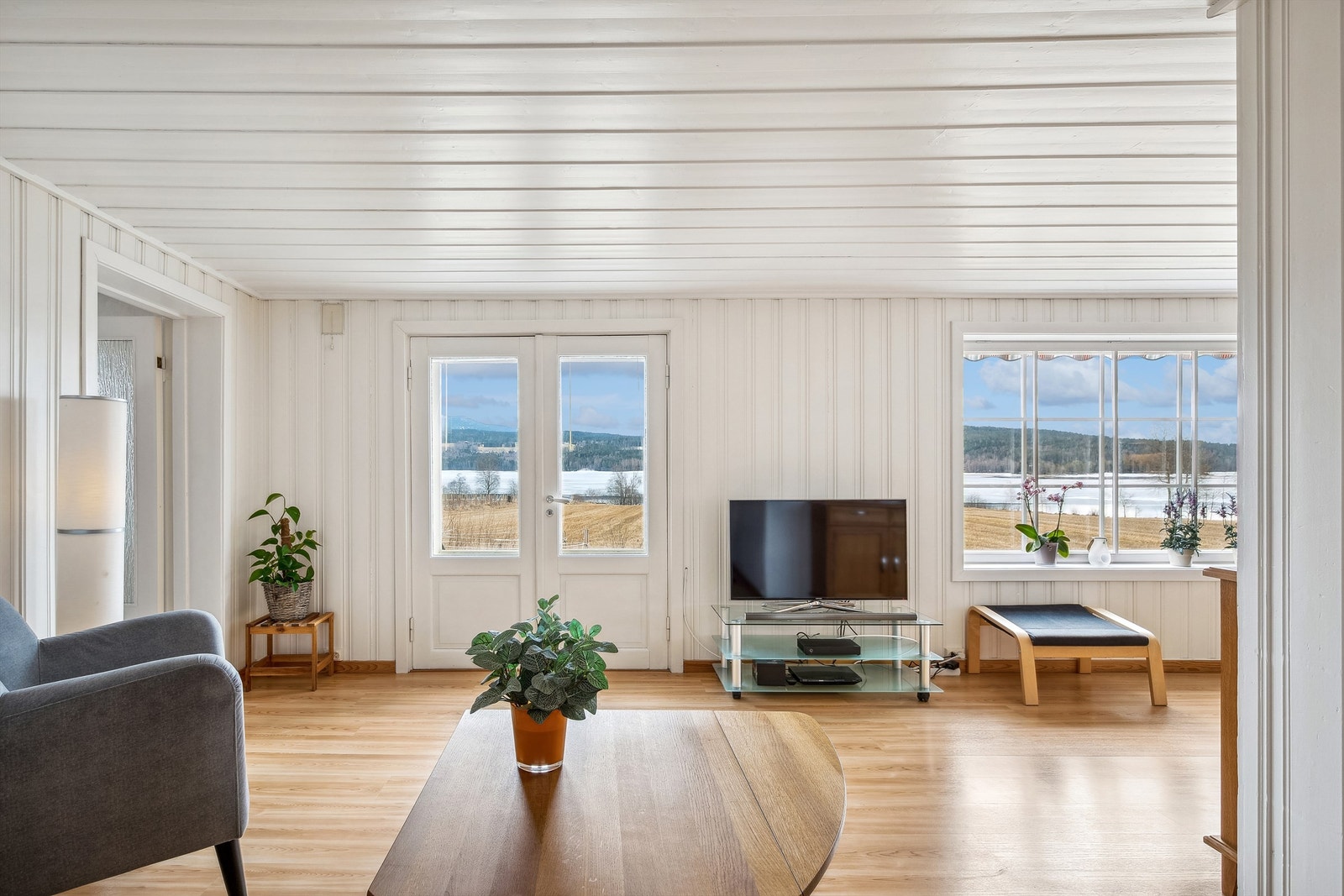 Dagligstue med utsikt over Hurdalssjøen Galleribilde