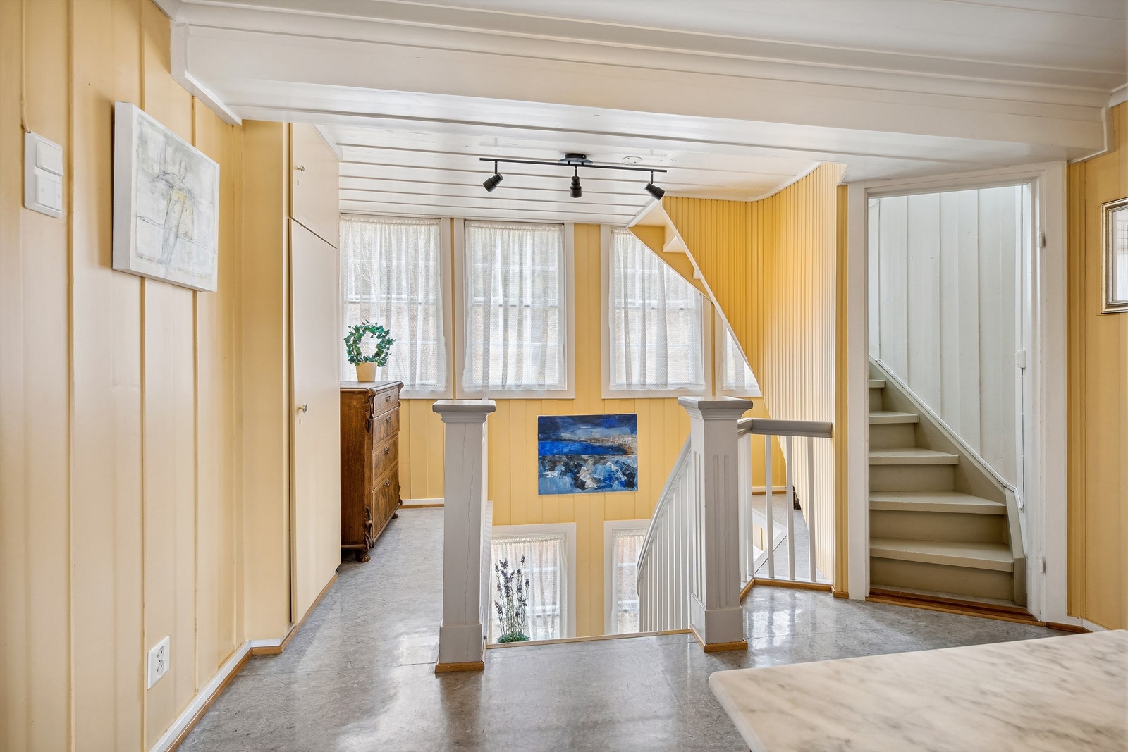 Trappe- og fordelingsgang 2. etg. Galleribilde