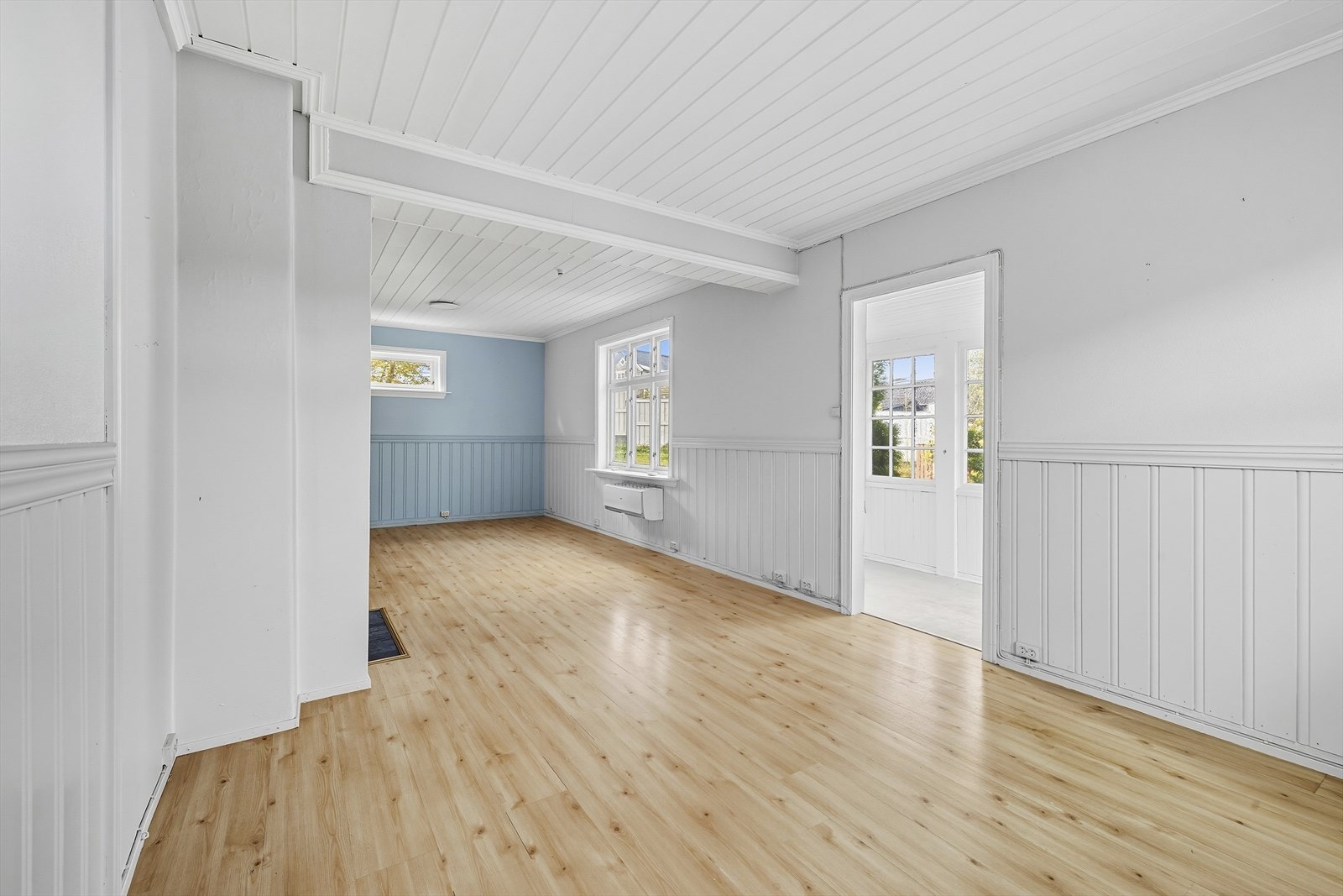 Fra stuen er det utgang til vinterstue Galleribilde